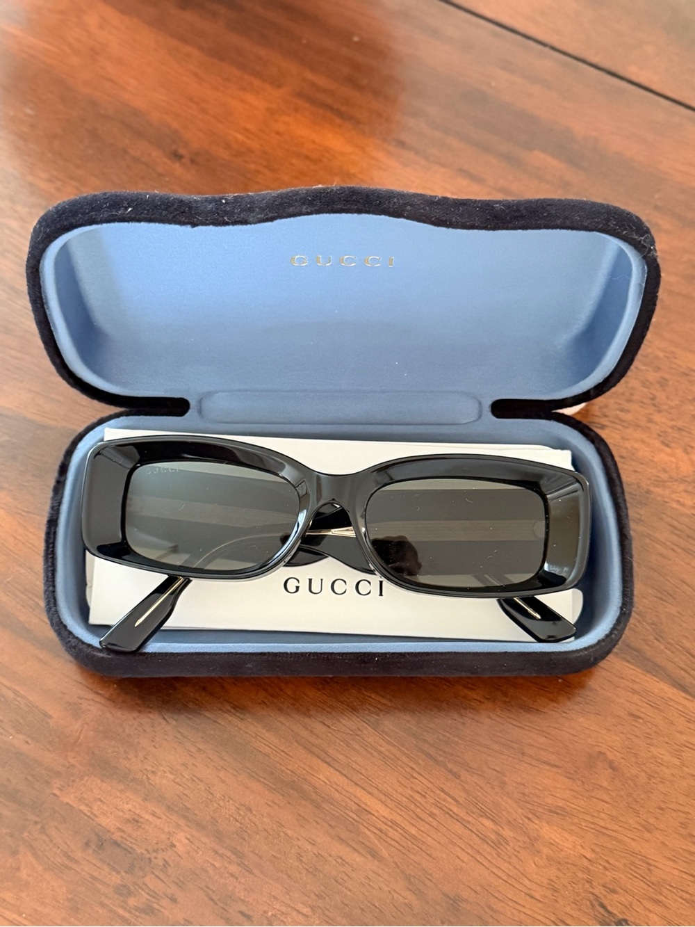 Gucci GG1528S sunglasses in shiny black acetate. Black/Gray